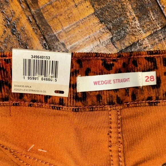 NEW Levi's Corduroy Wedgie Straight Animal Print Pant 28x28 - Picture 12 of 16